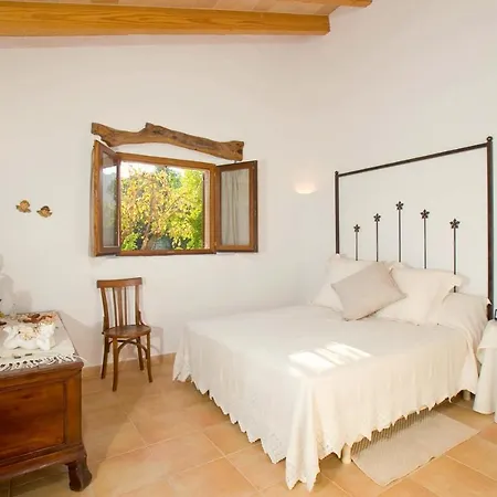 Villa Sleeps 8 With Pool Air Con And Wifi Pollenca