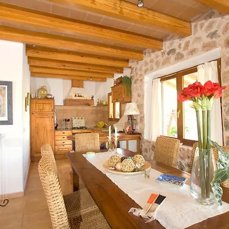 Villa Sleeps 8 With Pool Air Con And Wifi